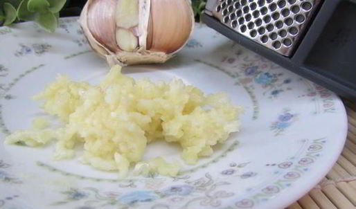 печеночные шарики с жареным луком в фисташках