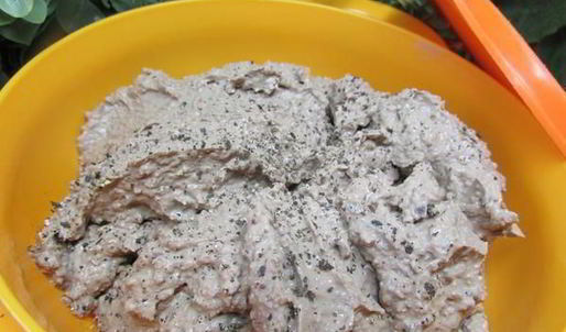 печеночные шарики с жареным луком в фисташках