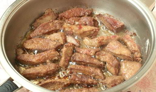 свиная печень в сметанно-томатном соусе