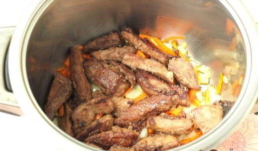 свиная печень в сметанно-томатном соусе