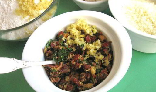 сырное печенье с песто из помидоров, оливок и зелени