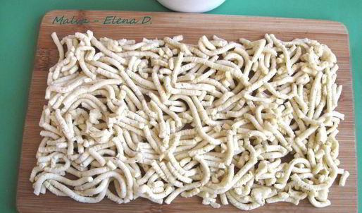 сырное печенье с песто из помидоров, оливок и зелени