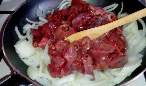 тушеная куриная печень