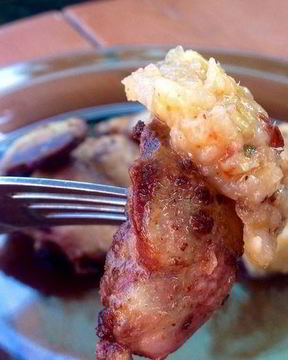 Жареная куриная печень с грушевым чатни