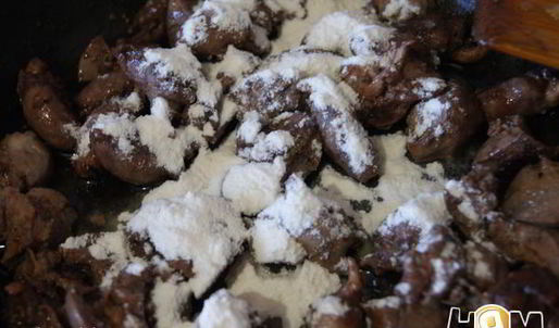 жареная куриная печень с сердечками