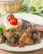 Жареная утиная печень с грибами