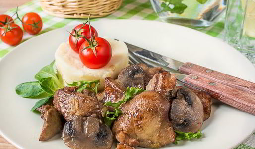 жареная утиная печень с грибами