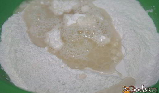 мини-хинкали с говядиной, пекинской капустой и соевым соусом