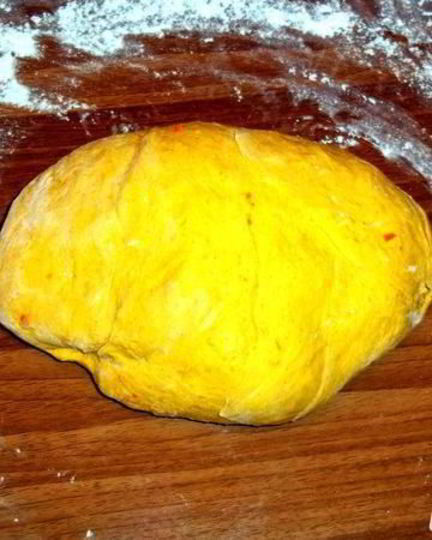 Рецепт морковна-шафранового пельменного тесто