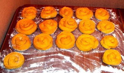 морковно-шафрановое пельменное тесто