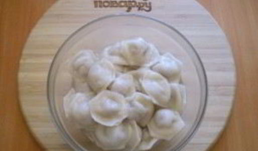 пельмени под соусом