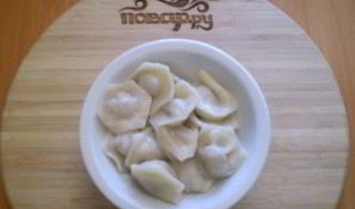 пельмени под соусом