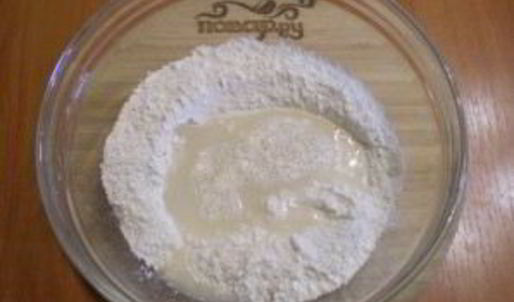 пельмени под соусом