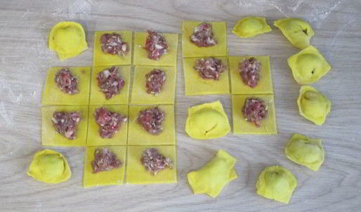 пельмени разноцветные