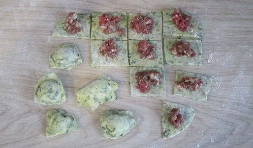 пельмени разноцветные