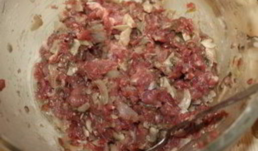 пельмени с уткой и клюквенным соусом