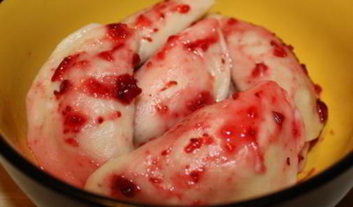 пельмени с уткой и клюквенным соусом