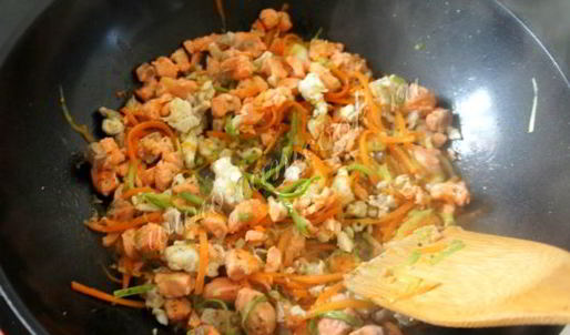 рыбные пельмени с овощами