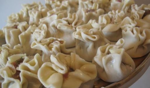 вонтоны с луком и свининой