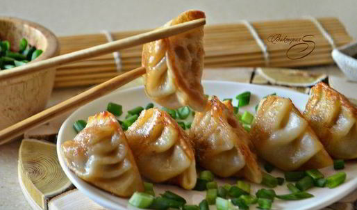 японские жареные пельмени гедза