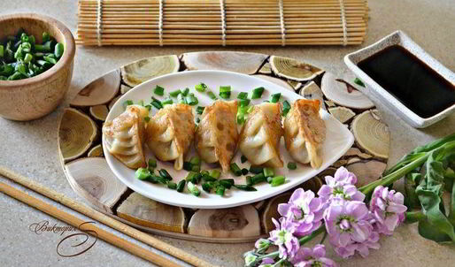 японские жареные пельмени гедза