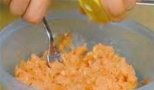 зеленые пельмени с лососем