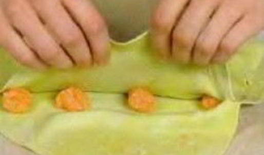 зеленые пельмени с лососем