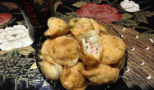жареные пельмени с рисом и крабовыми палочками