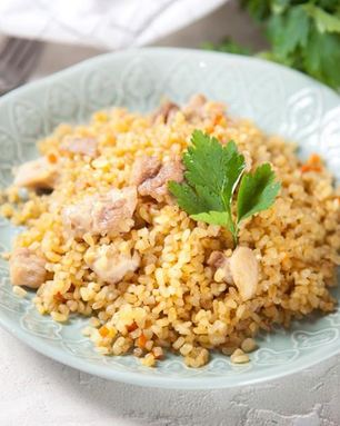 Плов из булгура с курицей в мультиварке