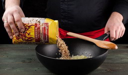 плов из красного и бурого риса с креветками