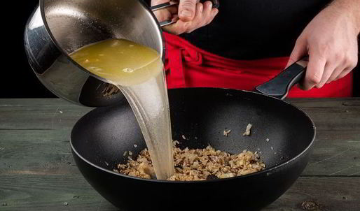 плов из красного и бурого риса с креветками