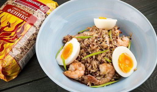 плов из красного и бурого риса с креветками