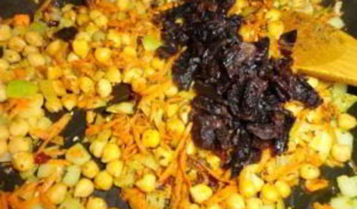 плов с черносливом