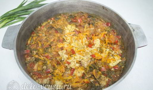 плов с говядиной и помидорами