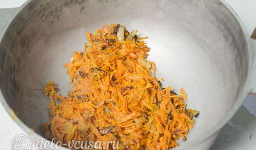 плов с говядиной и помидорами