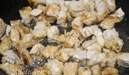 плов с говядиной и помидорами