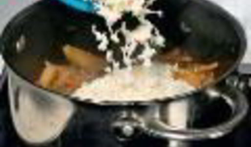 плов с курицей в кастрюле