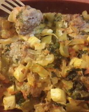 Фрикадельки, запеченные с овощным рагу