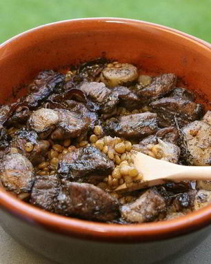 Мясное рагу с чечевицей и шалотом