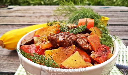 овощное рагу с фаршем и кабачками