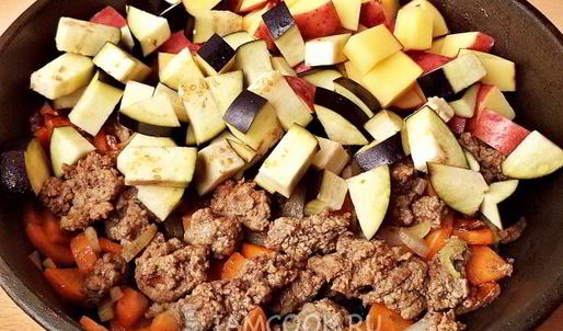 овощное рагу с фаршем и кабачками