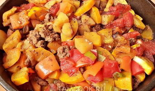 овощное рагу с фаршем и кабачками
