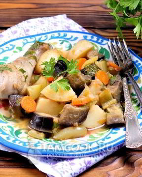 Овощное рагу с курицей в мультиварке