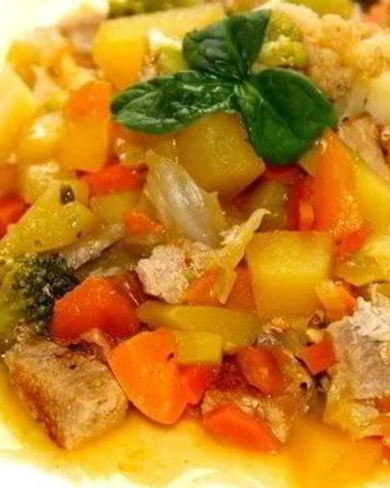 Рецепт овощного рагу со свининой в казане