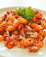 Паста с экспресс-рагу из домашней колбаски