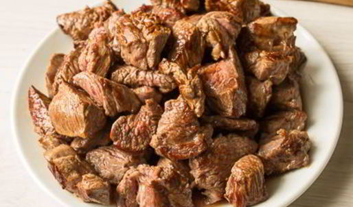 рагу из говядины в томате с острыми колбасками