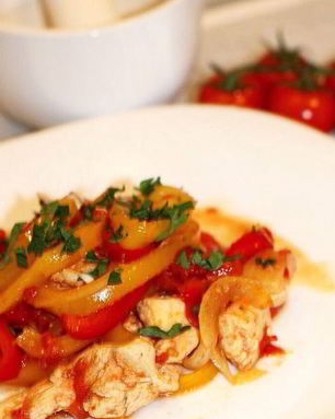 Рагу из куриного филе с перцами