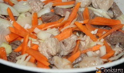 рагу со свининой, говядиной, картофелем и репой