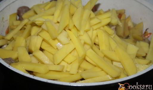 рагу со свининой, говядиной, картофелем и репой