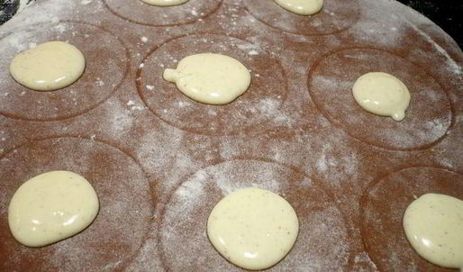 шоколадные равиоли с вишневым рагу